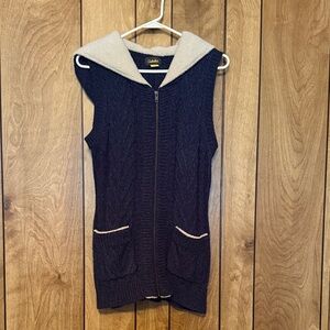 Cabela's Size M Cable Knit Blue Vest Full Zip White Sherpa Lining Hood Pockets